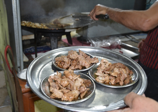Yedi saniyede pişen lezzet: Gölhisar kavurması